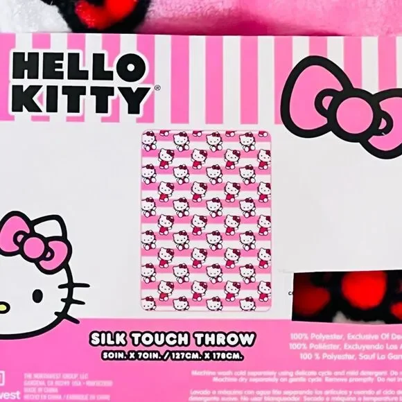Hello Kitty Throw - Picture 3 of 3